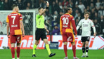 Beşiktaş - Galatasaray derbisinde kartlar havada uçuştu