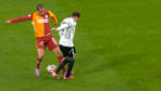 Beşiktaş Galatasaray maçının tartışmalı pozisyonları Trio'da değerlendirildi: Oyuncuyu ihraç etmeliydi