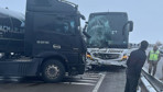 2 yolcu otobüsü ile 2 tırın karıştığı kaza! Ölü ve yaralılar var