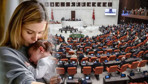 TBMM'de kabul edildi! Sosyal medya ve doğum izninde yeni dönem