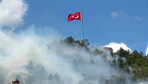 Tarihi Kütahya Kalesi’nin etekleri alev alev yanıyor