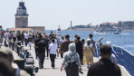 İstanbul'da sıcaktan bunalanlar yeşil alanlar ve sahillerde vakit geçirdi