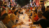 İzmir Vakıflar Bölge Müdürlüğü her gün 2 bin 500 kişiyi iftar sofralarında buluşturacak