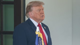 Tahran'da Trump'ı hedef alan "intikam" içerikli dev afiş asıldı