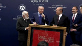 Cumhurbaşkanı Erdoğan’a Necm Suresi’nin 39. ayetinin yer aldığı sancak takdim edildi