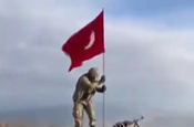 Darmık Dağı'na komandolar tarafından Türk bayrağı dikilmesi