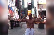 Nusret, ABD'nin ünlü Times Meydanı'nın ortasında soyundu!
