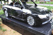 BMW marka mezar taşı