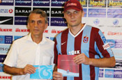 Trabzonspor Glowacki'ye imza attırdı