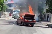 Kahramanmaraş'ta park halindeki otomobil alev alev yandı