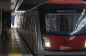 Kontrolden çıkan otomobil metro istasyonu girişine düştü