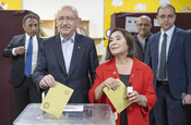 Selvi Kılıçdaroğlu CHP hesaplarını takipten çıktı