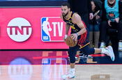 Stephen Curry 56 sayı attı Warriors galibiyet serisini uzattı