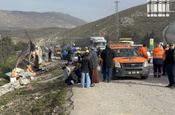 Hatay'da tırın sebze tezgahına çarptığı kazada 1 kişi öldü, 1 kişi yaralandı
