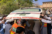 Pakistan'da askeri tesise düzenlenen intihar saldırılarında 12 kişi öldü