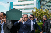 Balkondan düşüp ölen doktor için tören yapıldı! Evdekiler uyanmasın diye...
