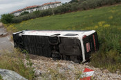 Manisa'da yolcu otobüsü kaza yaptı! Çok sayıda yaralı var