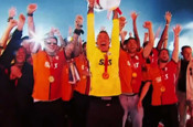 Galatasaray şampiyonluk kupasını kaldırdı