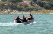 Adana'da tekne gezintisi sırasında Seyhan Baraj Gölü'ne düşen kişi kayboldu
