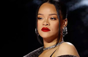 Dünyaca ünlü şarkıcı Rihanna'nın babası hayatını kaybetti