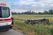 Düğün dönüşü kaza! Çorum'da minibüs devrildi: Çok sayıda yaralı var