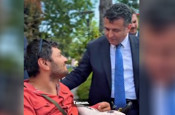 Başkan Halit Doğan'ın, Gazze için çorap satan engelli vatandaş ile diyaloğu dikkat çekti