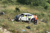 Kuzey Marmara Otoyolu Kocaeli kesiminde araç şarampole devrildi