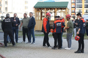 Kars'ta 5 katlı binanın bodrum katında patlama sonrası çıkan yangın söndürüldü