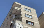 Maltepe'de bir binanın 8. katındaki balkon çöktü
