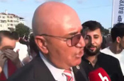 Mahmut Tanal'dan röportaj sırasında tepki çeken hareket