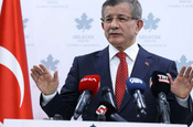 Ahmet Davutoğlu'dan CHP'li belediyelere yapılan operasyona tepki