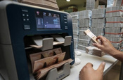 Kur Korumalı Mevduat bakiyesi 14 milyar dolara geriledi