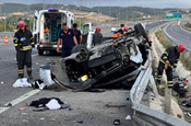Kuzey Marmara Otoyolu Kocaeli kesiminde araç takla attı anne öldü