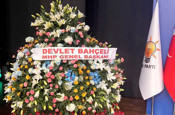 MHP'den AK Parti'ye sembollerle dolu hediye çiçek jesti