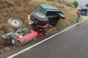 Konya'da traktör faciası! Römorkun devrilmesi sonucu 1 kişi öldü, 3 kişi yaralandı