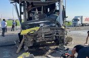 Halk otobüsü ile TIR çarpıştı! Feci kazada ölü ve yaralılar var