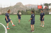 Kadın futbolcuların "II. Kristal Ayaklar Ödül Töreni Ankara'da yapıldı