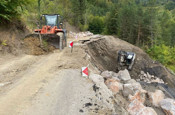 Kastamonu'da heyelan nedeniyle kapanan grup yolunun açılması için çalışma başlatıldı