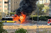 Ümraniye'de seyir halindeki İETT otobüsü yandı