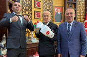 MHP lideri Devlet Bahçeli'den boks eldivenli poz