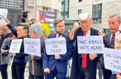 ABD Başkanı Donald Trump, Londra'da protesto edildi