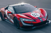 Dünyanın en hızlı seri üretim otomobili kayıtlara geçti saatte 496 km hıza ulaştı