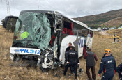 Sivas’ta yolcu otobüsü ile tır çarpıştı