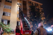 Kadıköy'de 5 katlı binada yangın çıktı