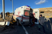 Ağrı'da ambulans ile kamyonetin çarpışması sonucu 7 kişi yaralandı