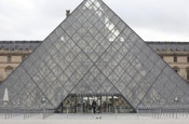 Louvre Müzesi'nde çalınan eserler henüz bulunamadı
