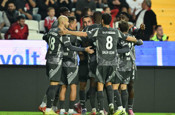 Beşiktaş, Antalyaspor'u 3 golle devirdi