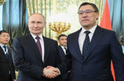 Kırgızistan Cumhurbaşkanı Caparov, Rusya Devlet Başkanı Putin ile bir araya geldi