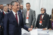 Özgür Özel yeniden CHP'nin Genel Başkanı seçildi