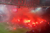 Ajax-Groningen maçında taraftarlar stadyumu yaktı